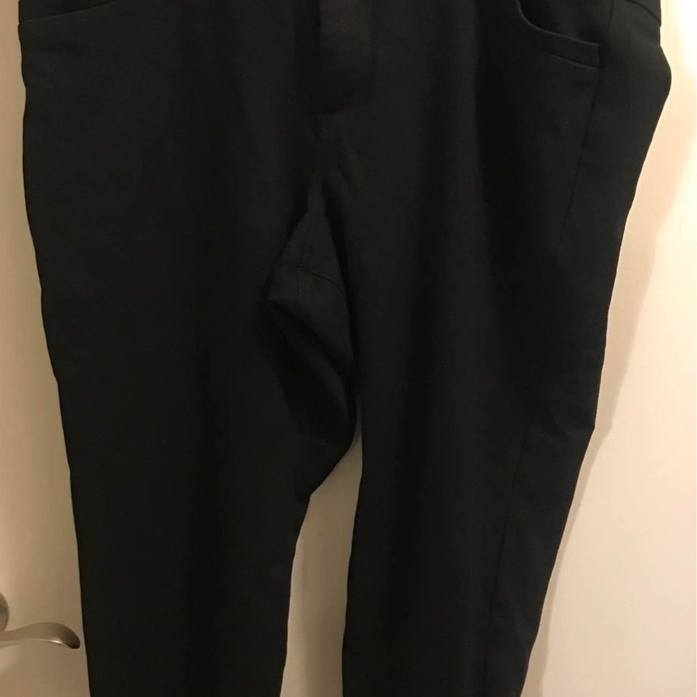 Studio By Torrid Women’s Plus Size 24R Black Capri Pants